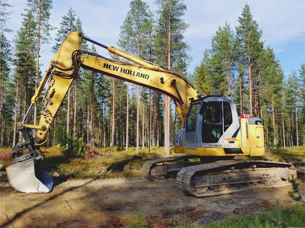 Pelle sur chenilles New Holland Kobelco E 235 BSR-2 — occasion 2009, 7 830 h