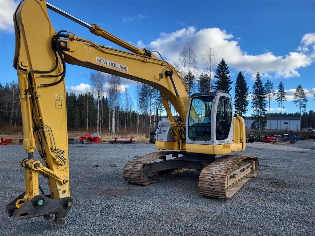 New Holland Kobelco E 235 SR