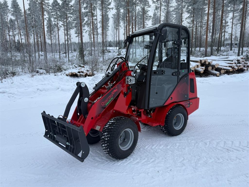 QuattroX Qx-810 E Täyssähköinen pienkuormaaja