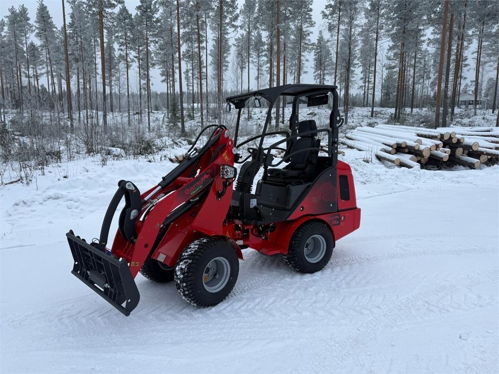 QuattroX Qx-810 Ec Täyssähköinen pienkuormaaja