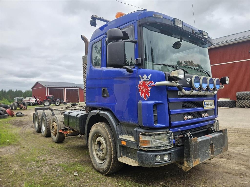 Scania R164 8x4, alaterä, aurapuskuri