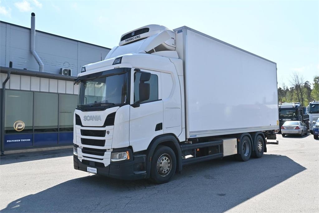 Scania R450 6x2 umpikaappi