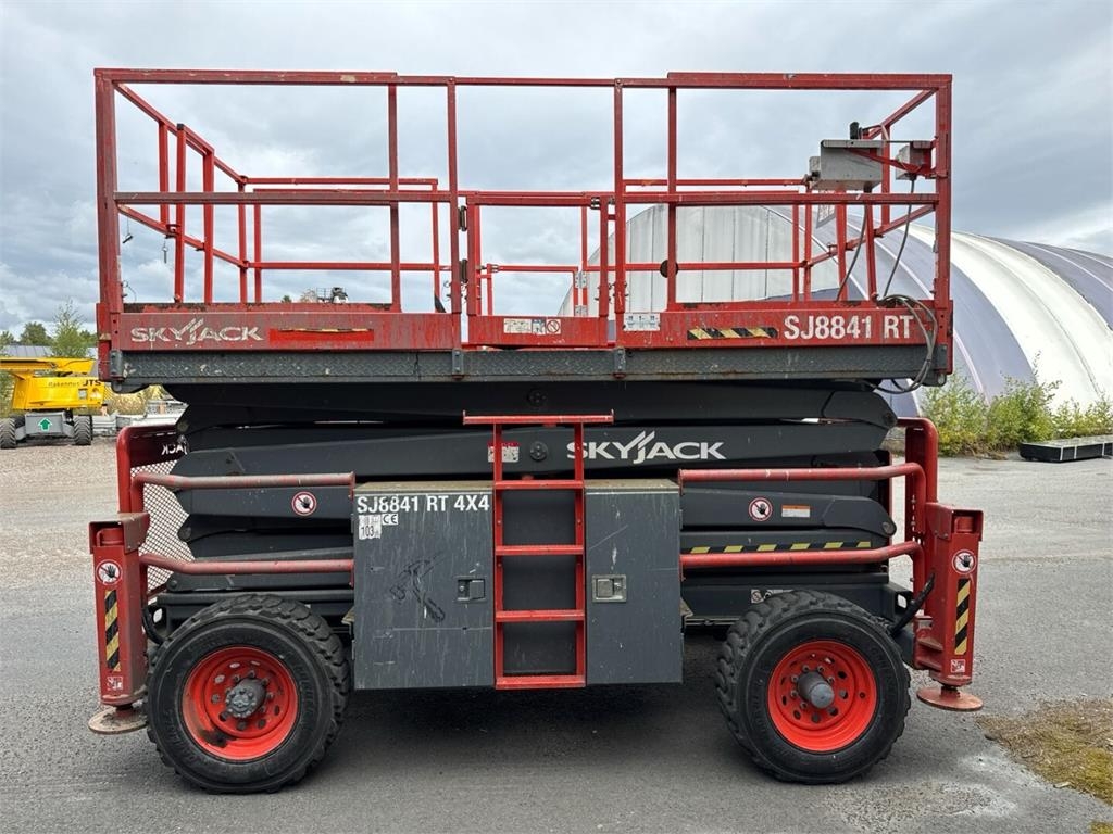 Nacelle à mât vertical SkyJack SJ8841 RT 4X4 — occasion 2014, 1 399 h