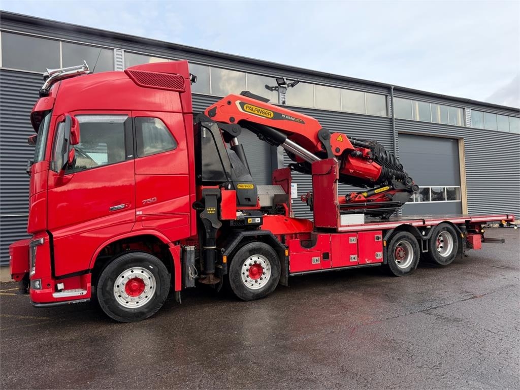 Camion plateau grue Volvo FH750 8X2 Kranbil — occasion 2018