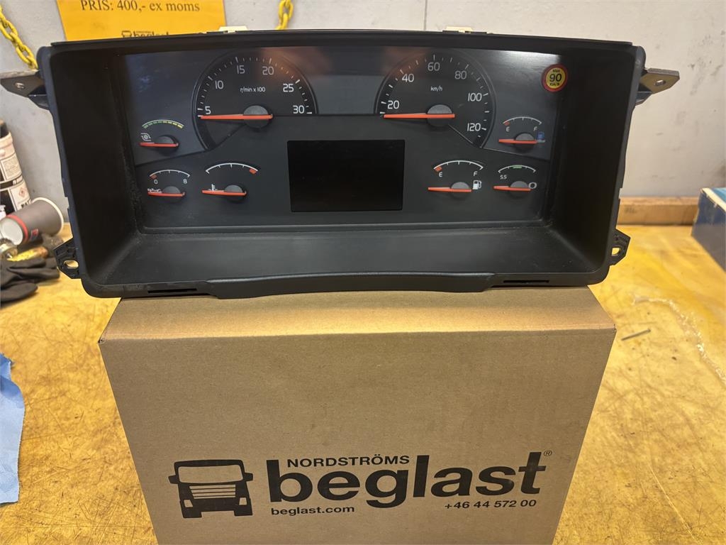 Volvo instrument cluster 21842984