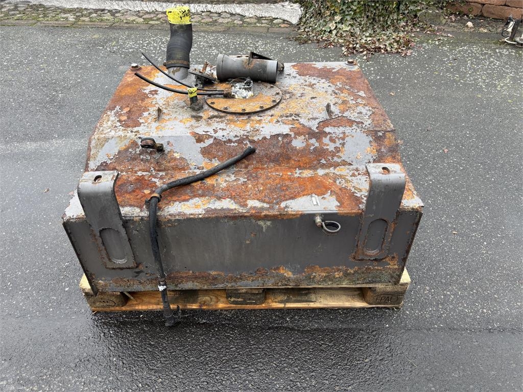 Volvo L180G bränsletank