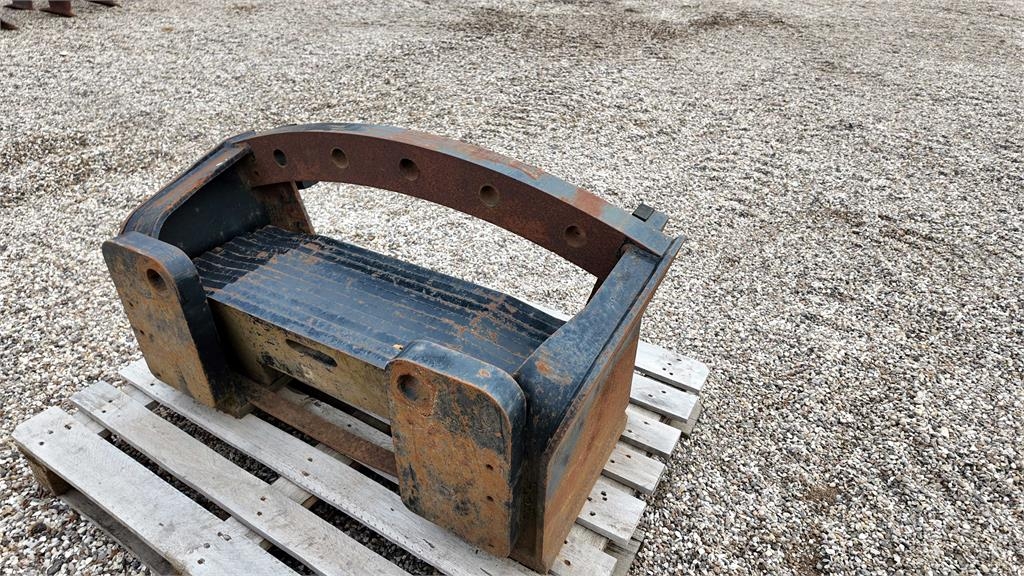CAT Challenger Drawbar Support