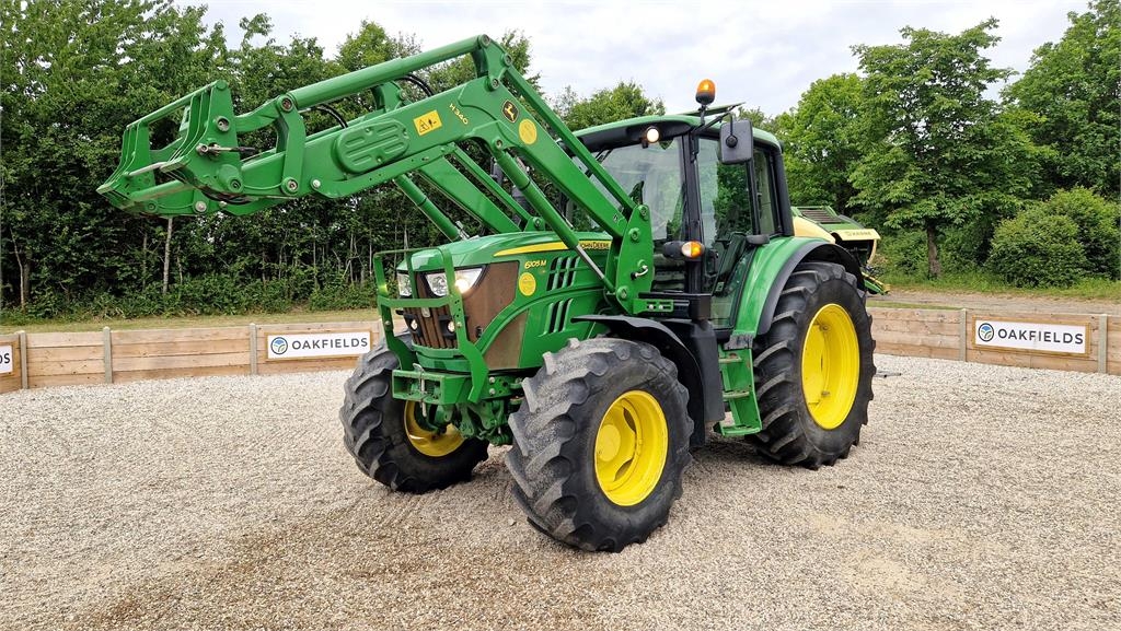 John Deere 6105M 4WD Tractor