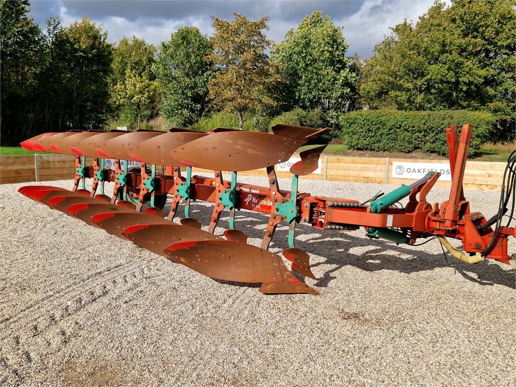 Kverneland RS100 9 7 furrow semi-mounted plough