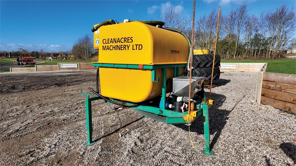 Landquip / Cleanacres 1000 litre front mounted spray tank