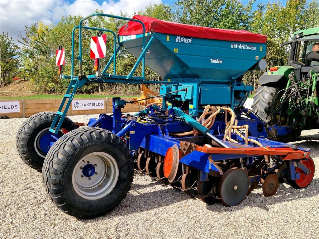 Moore Uni-Drill DP400A Tandem 4m trailed direct dr