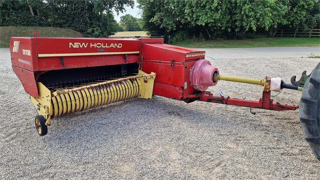 New Holland 378 Conventional Baler