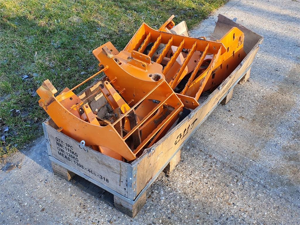 Simba seeder mounting platform for Flatliner subsoiler