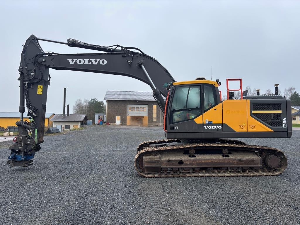 Pelle sur chenilles Volvo EC300EL + RASVARI + LÄMMITIN + S70 + SMP TILTTI PI — occasion 2020, 8 000 h