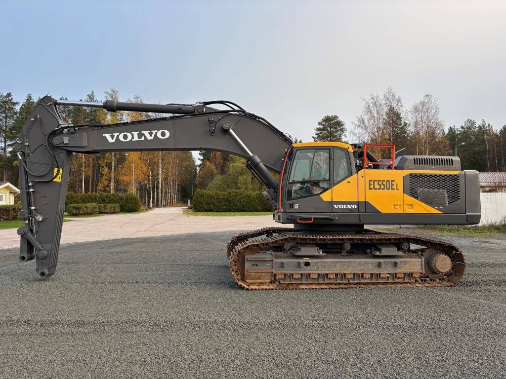 Volvo EC550EL + LEVITETTÄVÄ ALUSTA + RASVARI + LÄMMITIN