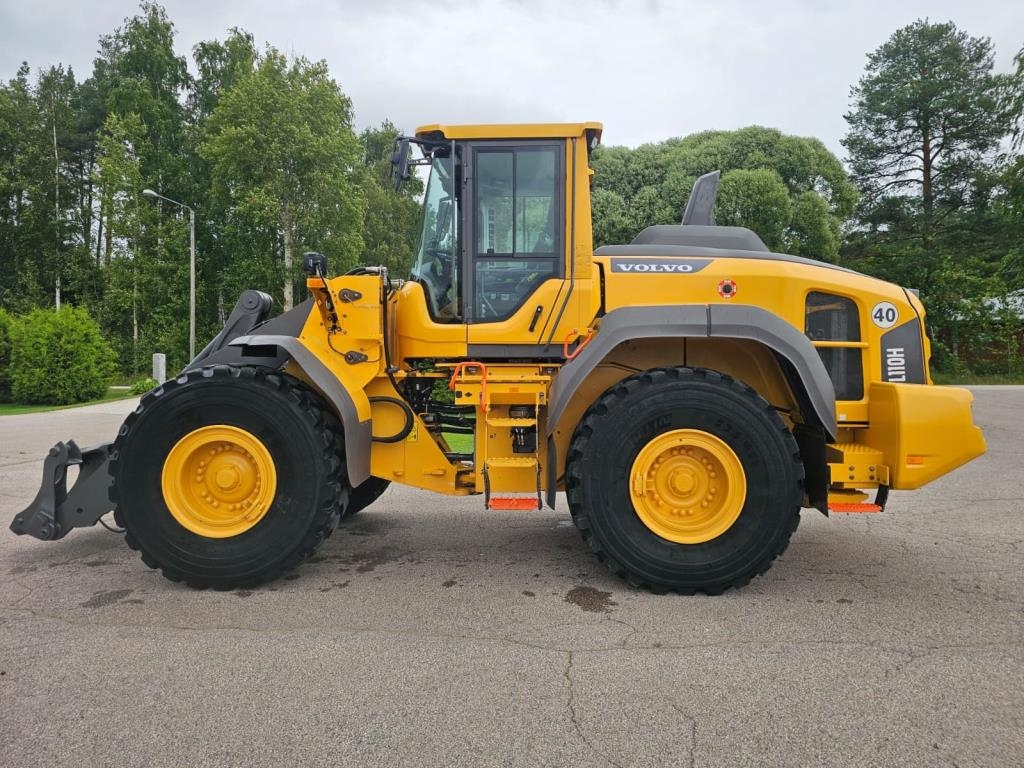 Volvo L110H + PITKÄAISA + PIKALIITIN + LISÄHYDRAULIIKKA