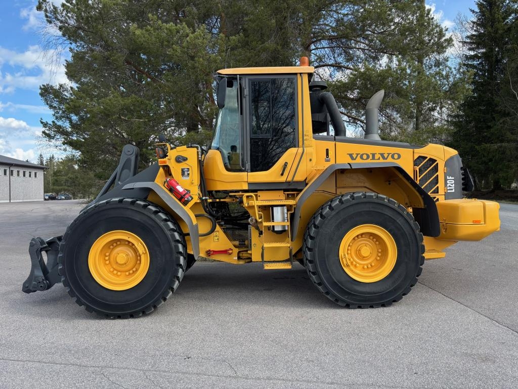Volvo L120F + PIKALIITIN + KAHDET LISÄHYDRAULIIKAT + BSS