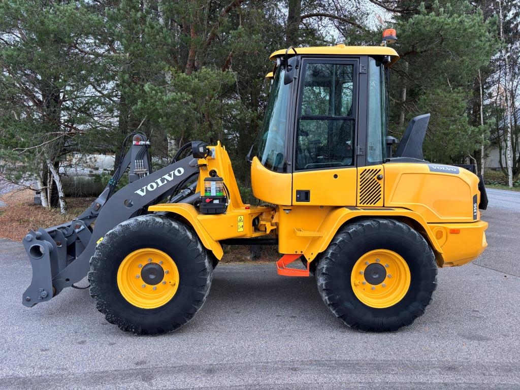 Chargeuse sur pneus Volvo L35G + NOPEA VERSIO + KAHDET LISÄHYDRAULIIKAT + RA — occasion 2021, 2 300 h