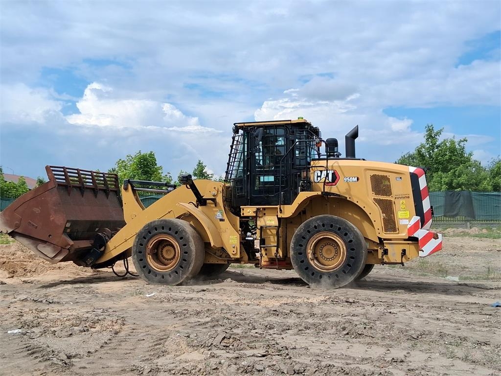 CAT 950M