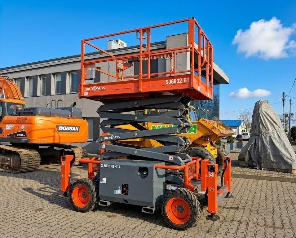 SkyJack SJ 6832