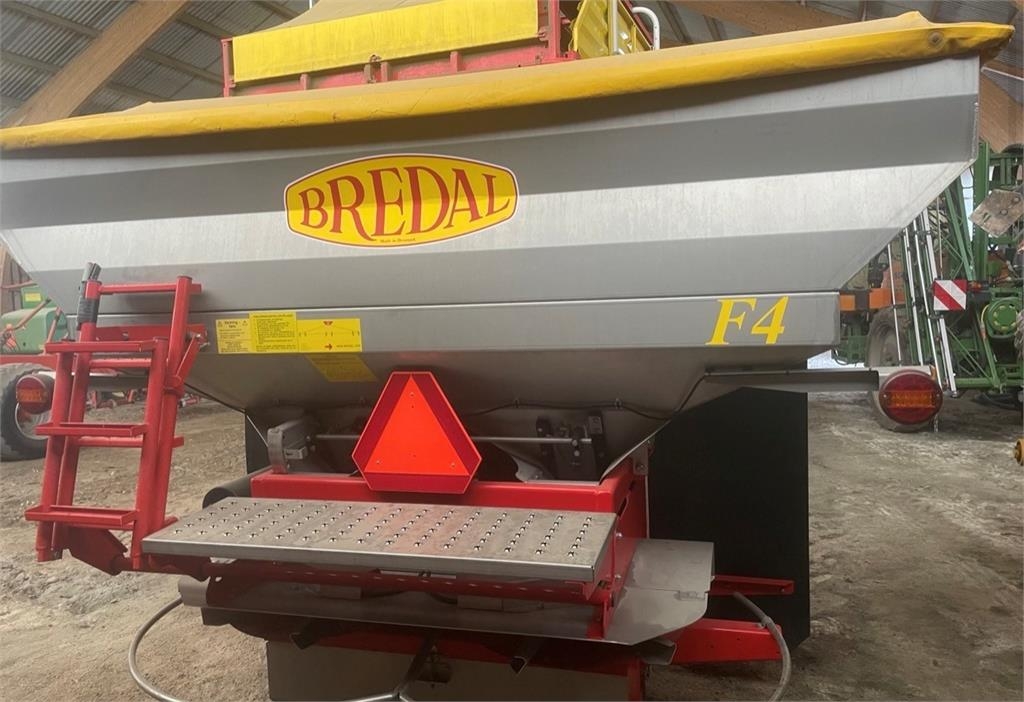 Distributeur d'engrais Bredal F4 4000L GÖDSELSPRIDARE (KUND) — occasion 2022
