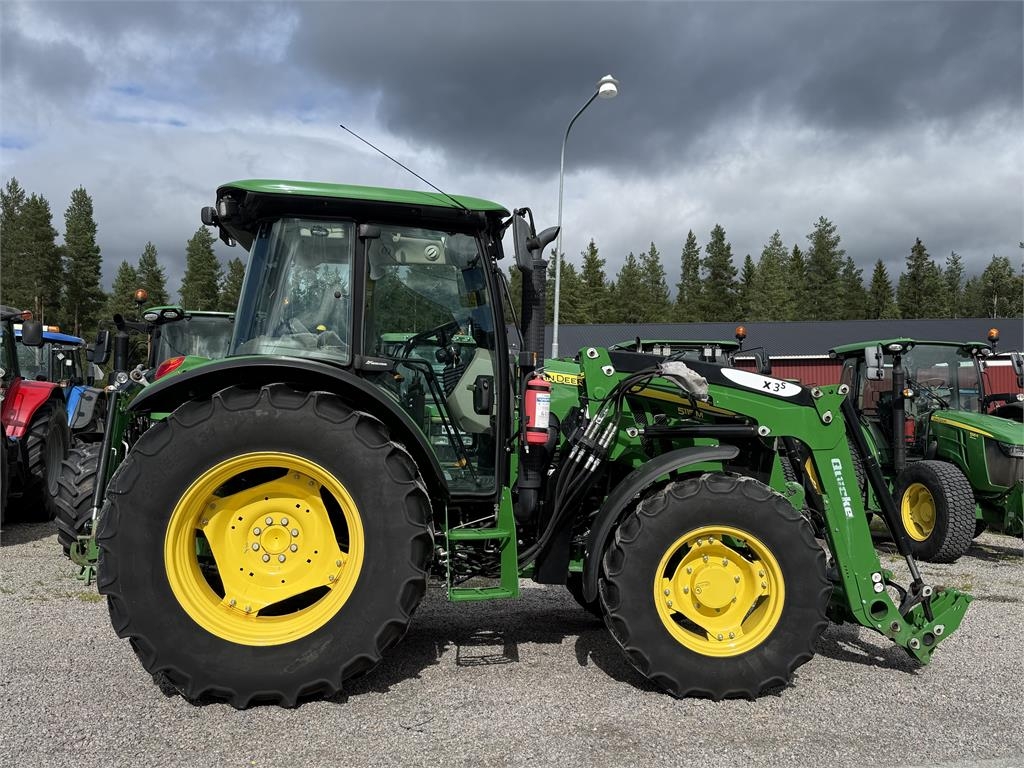 John Deere 5115M
