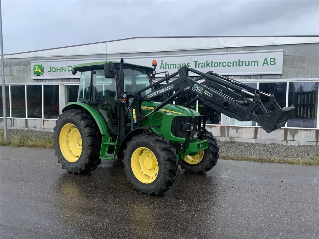 John Deere 5820
