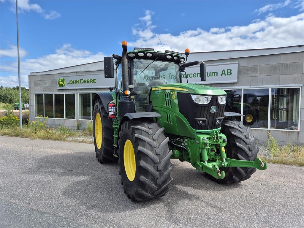 John Deere 6215R