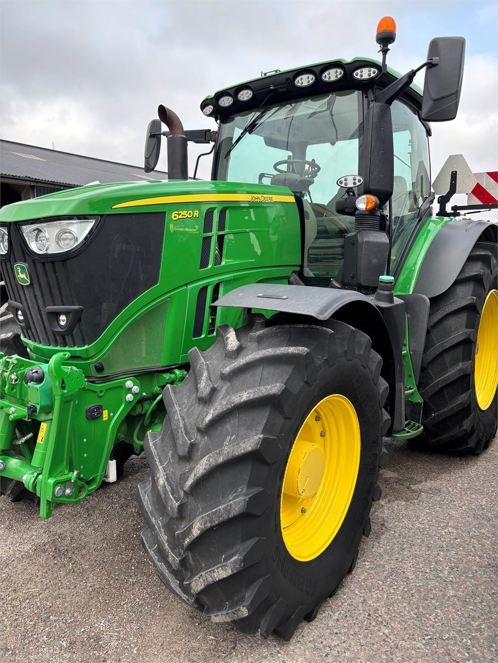 John Deere 6250R TRAKTOR