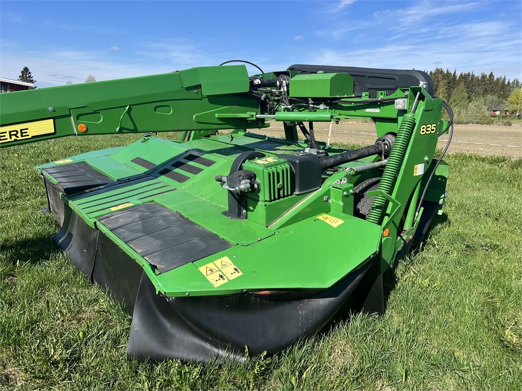 John Deere 835 Slåtterkross