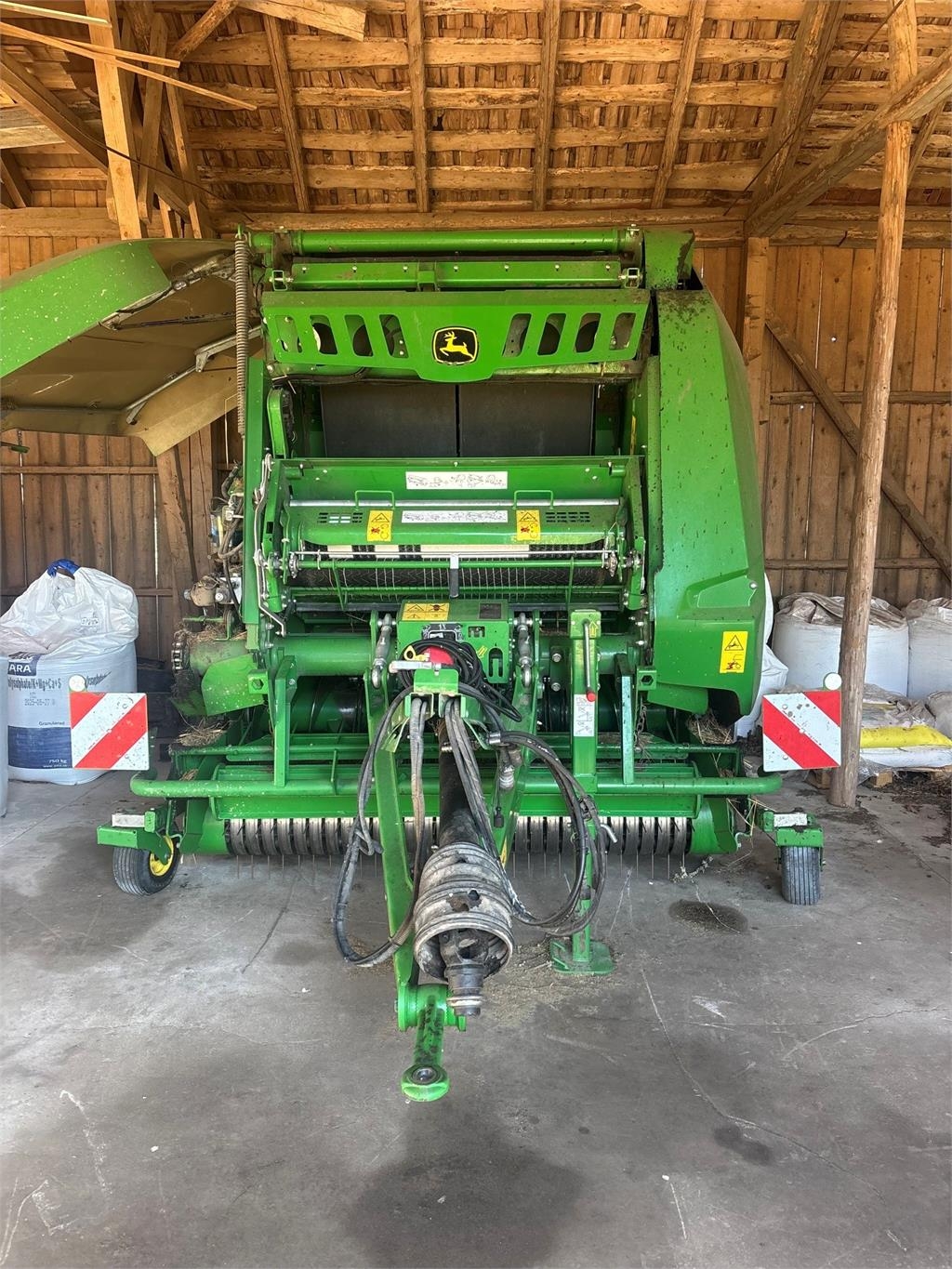 John Deere V461R RUNDBALSPRESS 13 KNIVAR