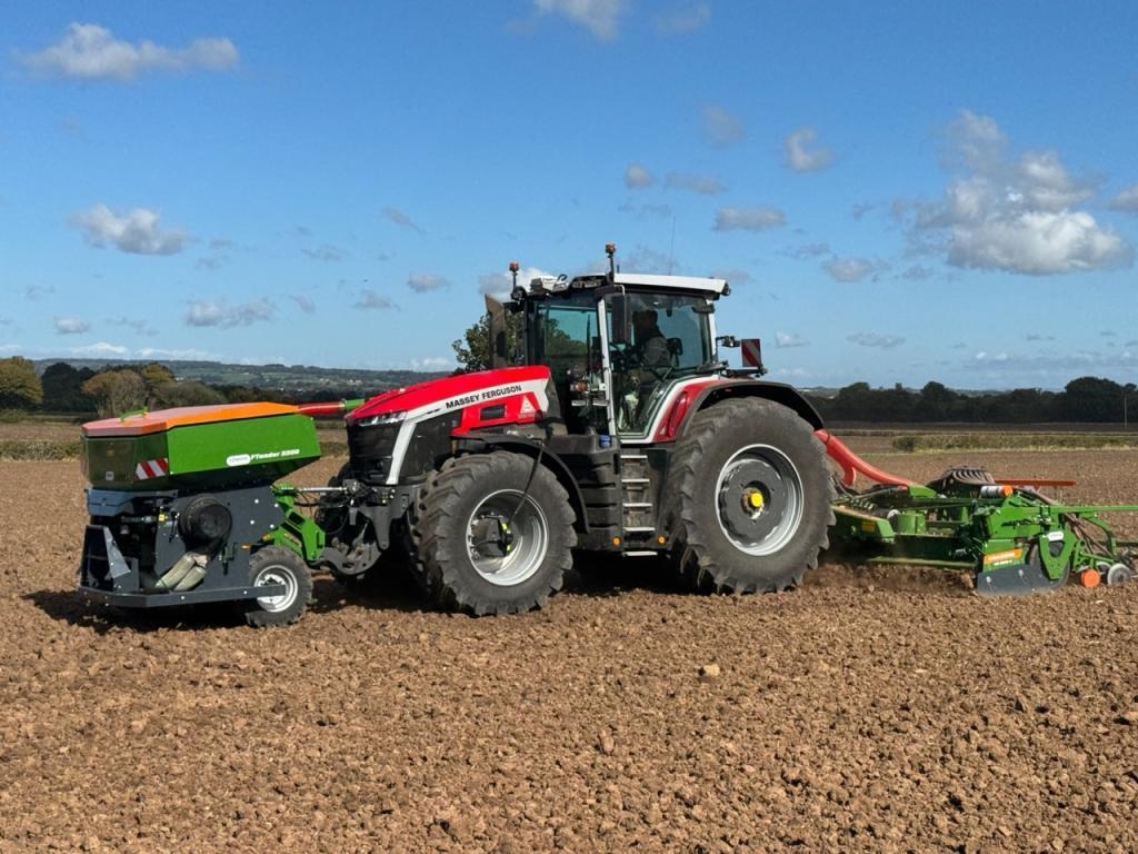 Amazone Avant 6002-2 power harrow drill with FTender 2200