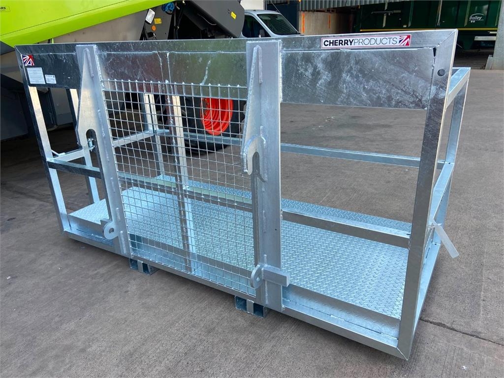 MAN Cherry Products 8ft platform — occasion