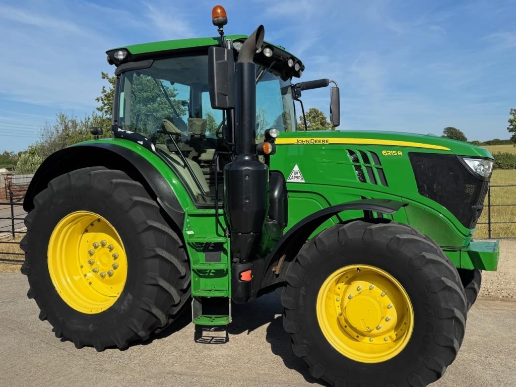 John Deere 6215R