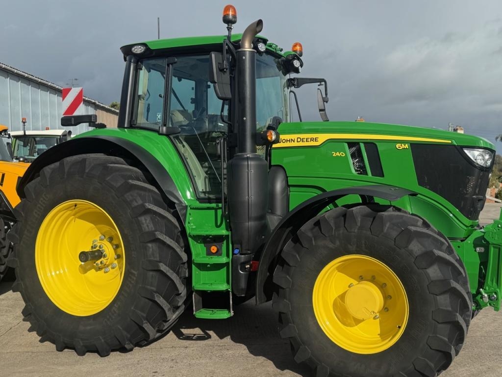 John Deere 6M 240