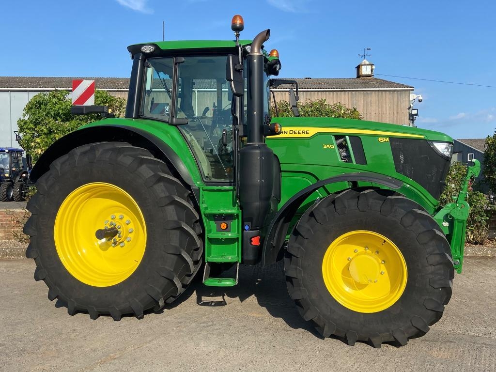 John Deere 6M 240