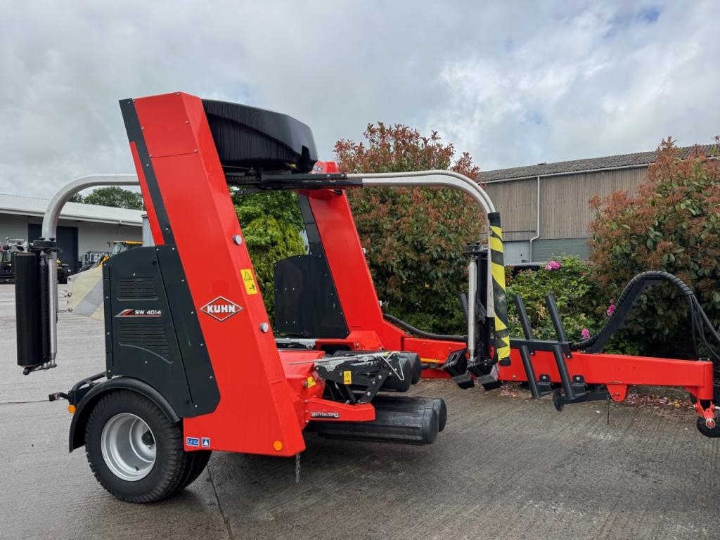 Kuhn SW 4014 bale wrapper