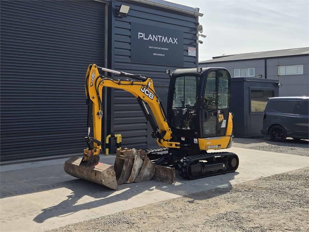 JCB 8026