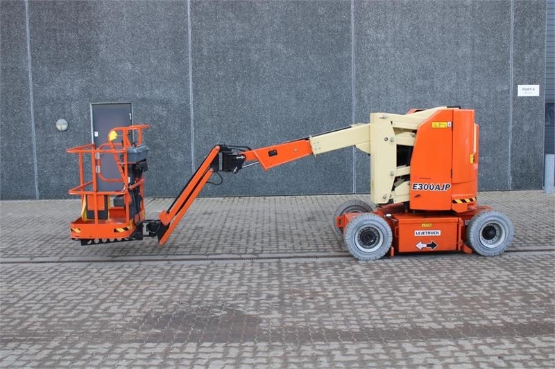 JLG E300AJP