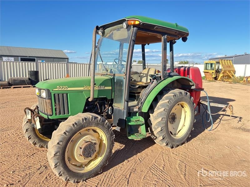 John Deere 5320