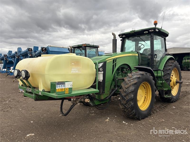 John Deere 8235R