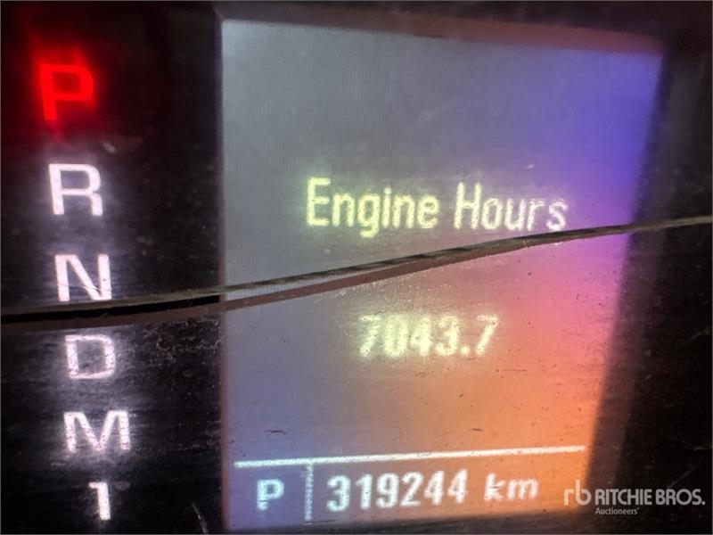 Fourgon utilitaire Chevrolet Silverado 3500HD 4x4 Crew Cab Pickup — occasion 2015