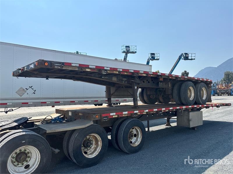 Doepker 28 ft T/A Super B-Train Pup Flatbed Trailer
