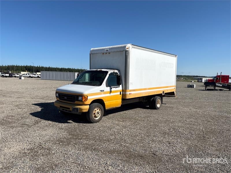 Camion fourgon Ford E450 — occasion 2004
