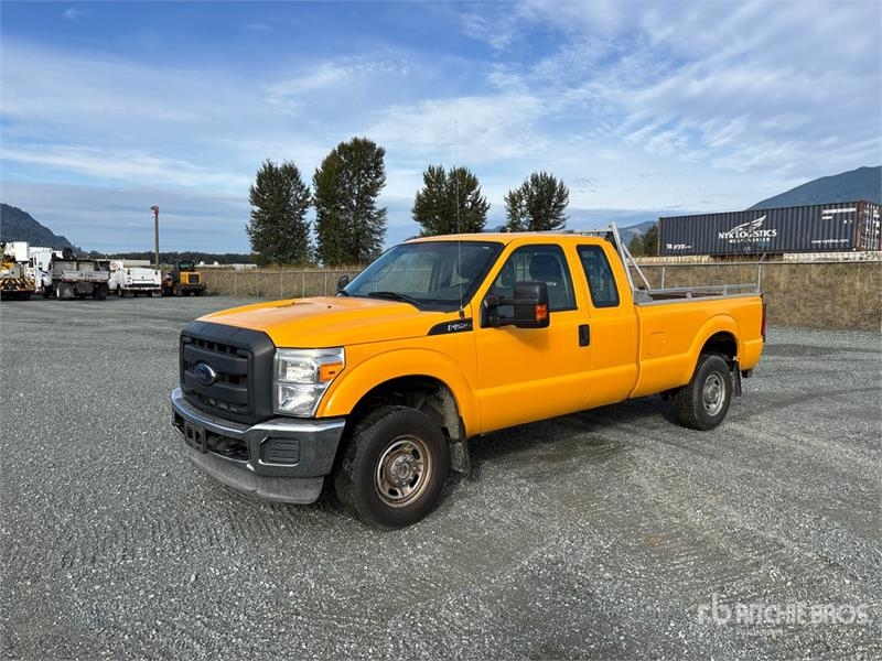 Fourgon utilitaire Ford F-250 XL 4x4 Extended Cab Pickup — occasion 2014