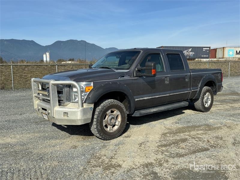 Fourgon utilitaire Ford F-250 XLT 4x4 Crew Cab Pickup — occasion 2012
