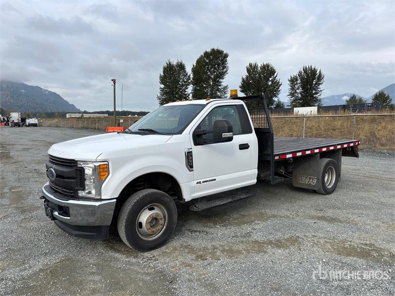 Camion plateau Ford F-350 — occasion 2017