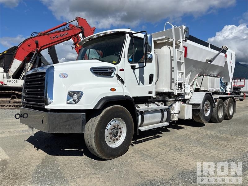 Freightliner 114SD