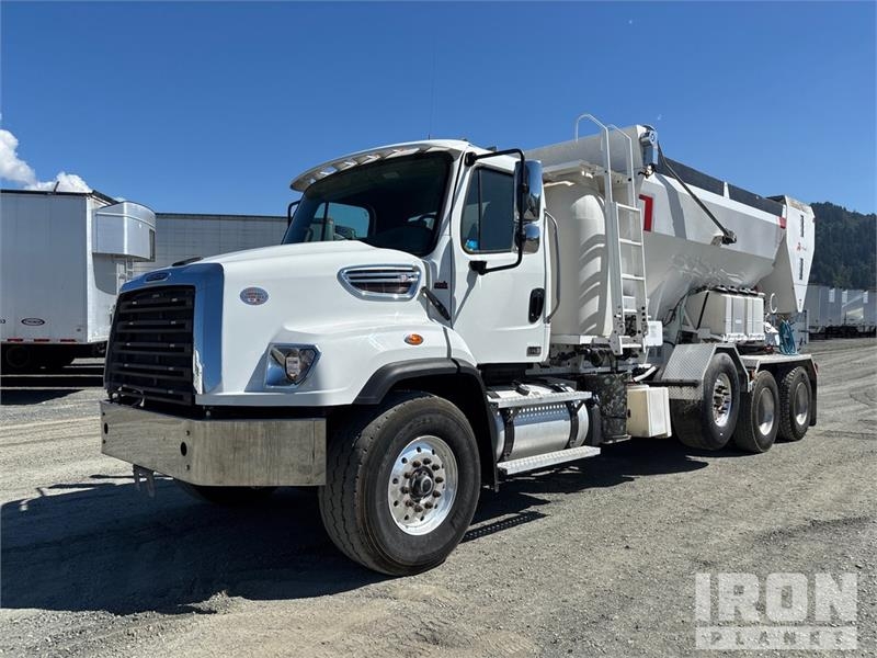 Freightliner 114SD