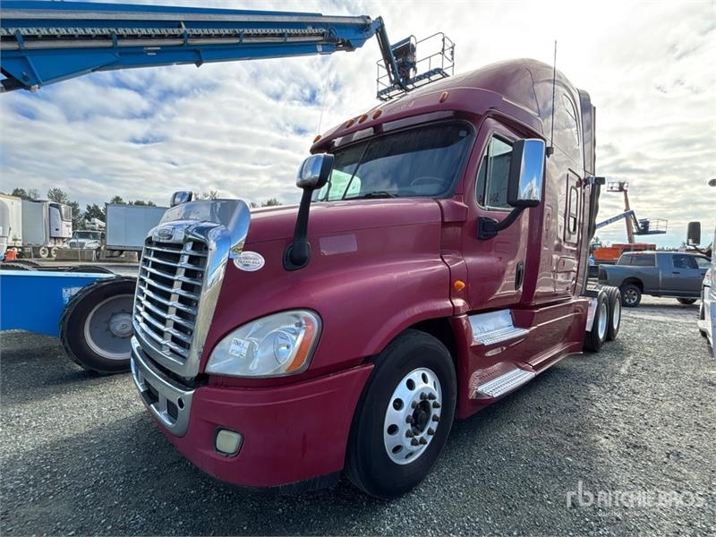 Tracteur routier Freightliner Cascadia 125 6x4 T/A Sleeper (Inoper — occasion 2013